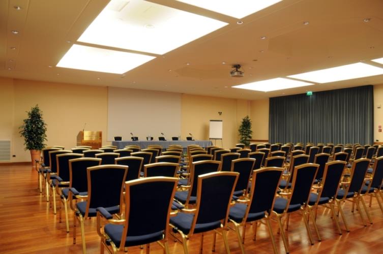 Sala meeting e congressi a Forlì Devi organizzare un evento e sei alla ricerca di una sala meeting a Forlì? Scopri BEST WESTERN Hotel Globus City